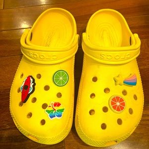 Citrus Lemon Yellow Crocs w Charms M5/W7